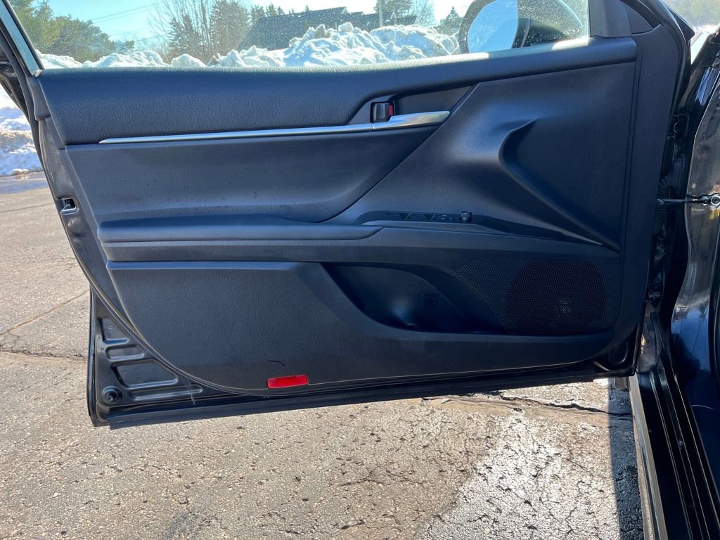 Used 2022 Toyota Camry SE image 11