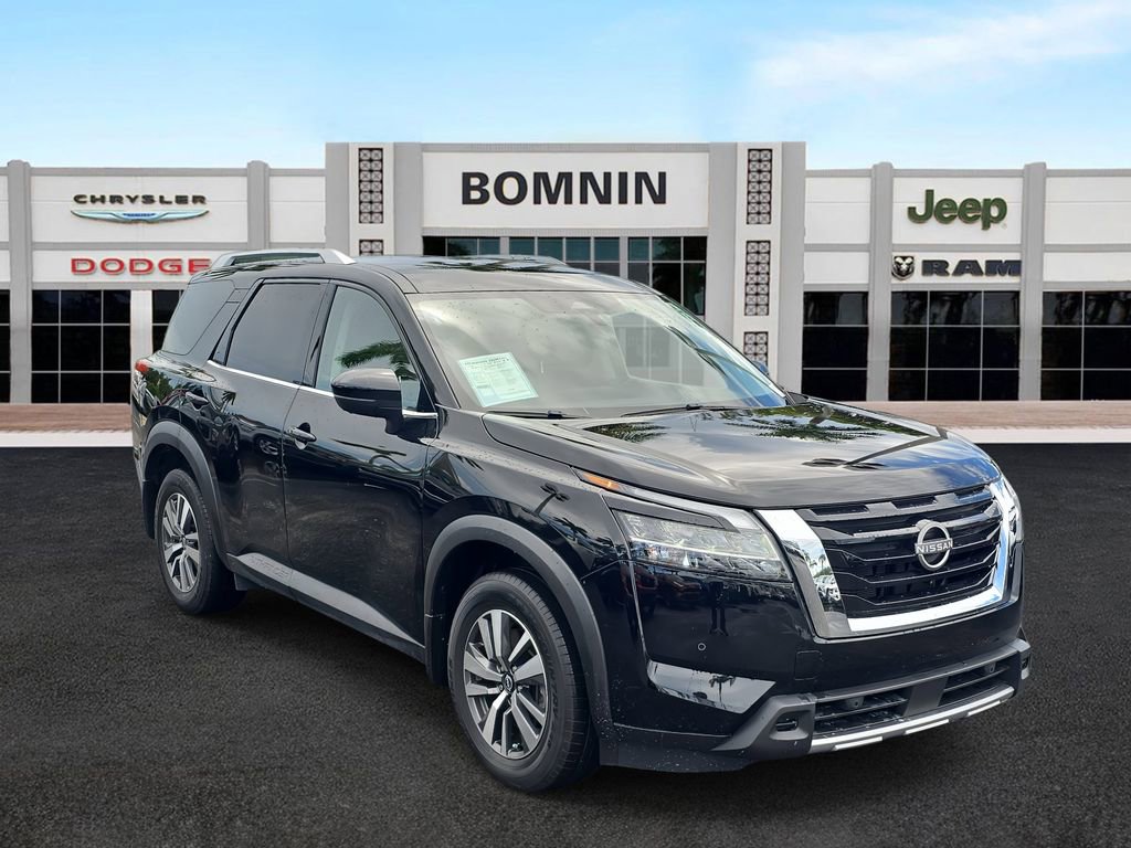 Used 2024 Nissan Pathfinder SL image 2