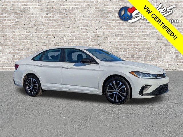 Certified 2025 Volkswagen Jetta Sport FWD image 2