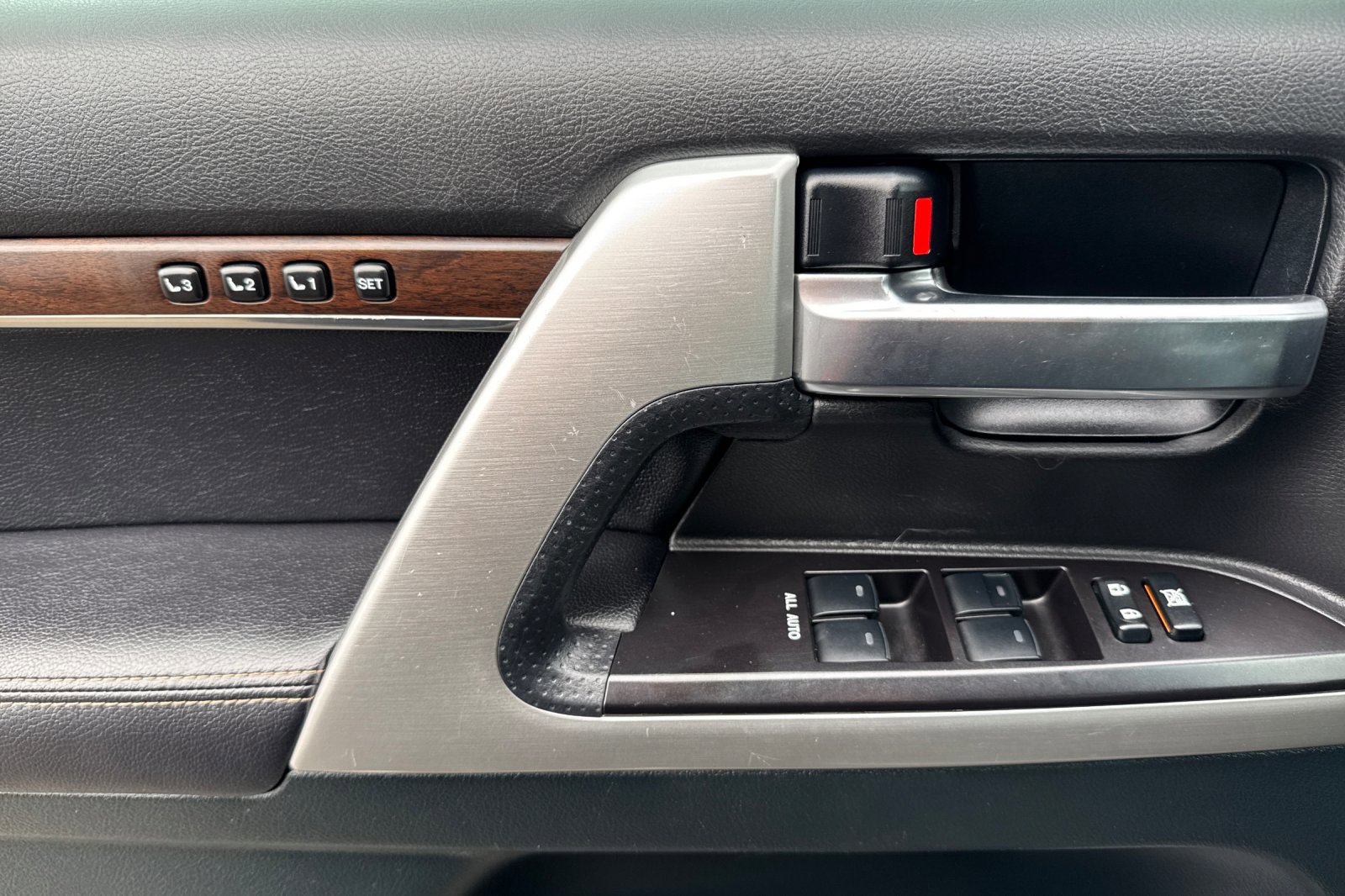 Used 2021 Toyota Land Cruiser Heritage Edition image 11