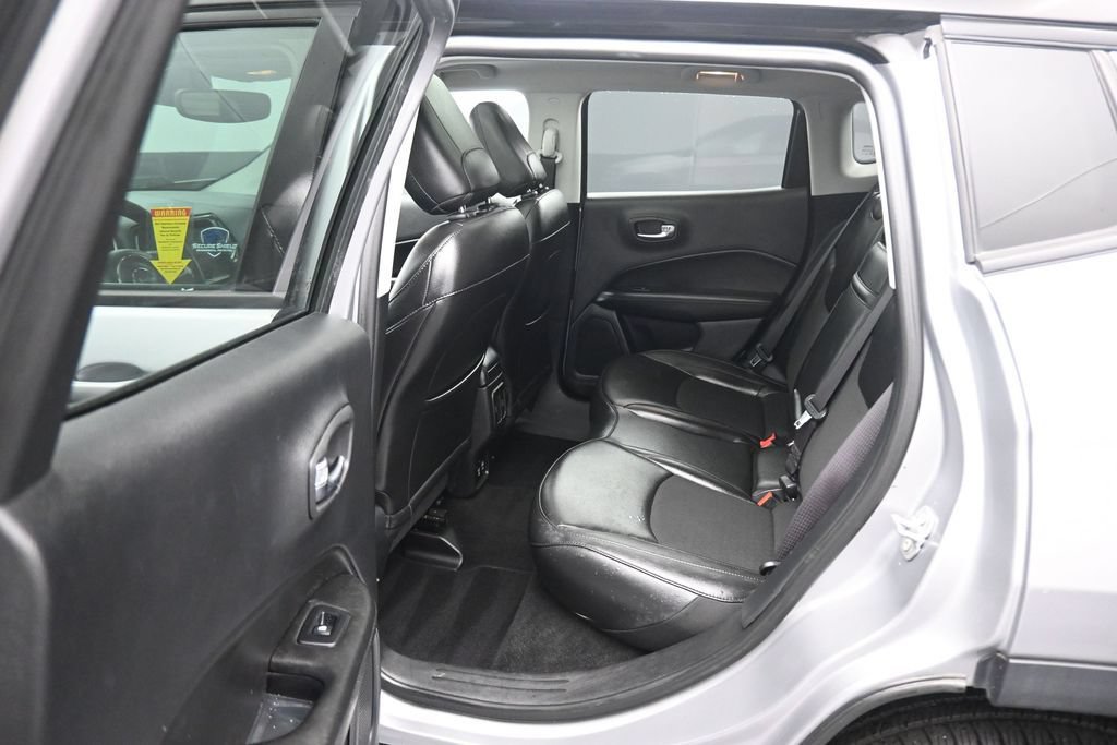 Used 2019 Jeep Compass Latitude AWD/4WD image 29