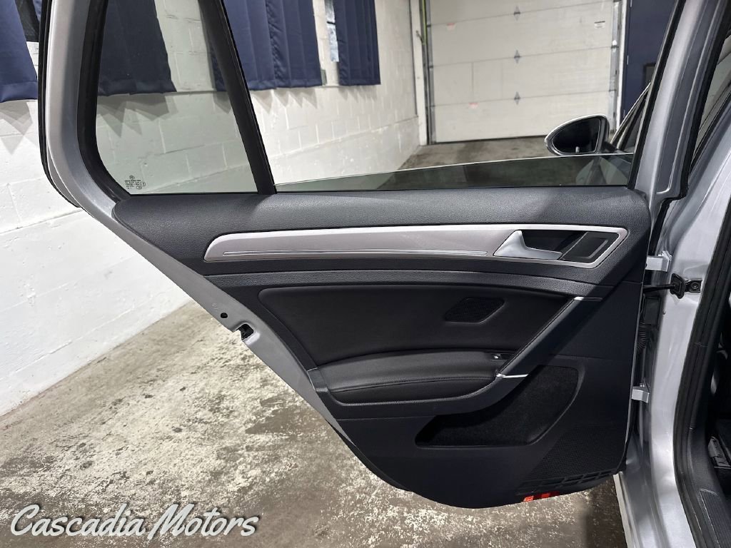 Used 2016 Volkswagen e-Golf SEL Premium image 21