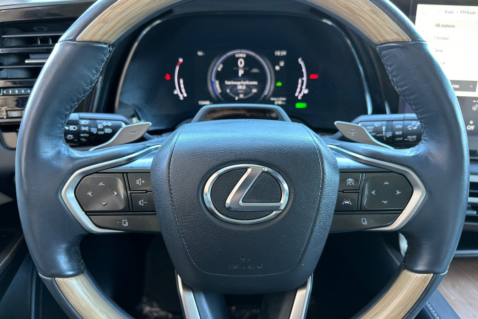 Used 2023 Lexus RX 350 w/ Cold Area Package AWD/4WD image 23