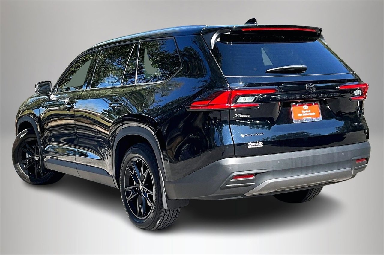 Used 2025 Toyota Grand Highlander AWD Hybrid image 4
