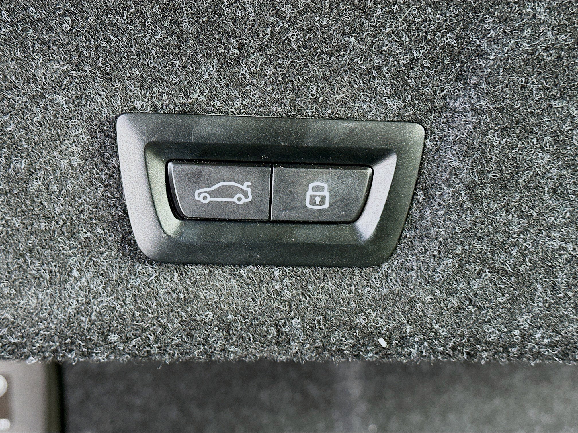 Used 2025 BMW 330i Sedan w/ Convenience Package image 32