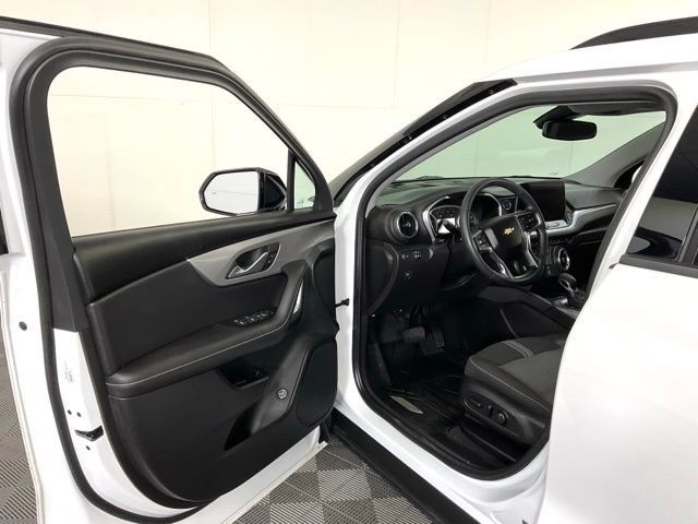 Used 2025 Chevrolet Blazer LT w/ Convenience Package FWD image 22