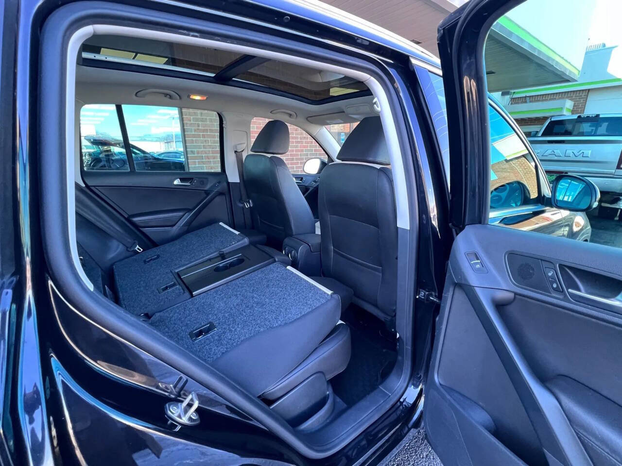 Used 2017 Volkswagen Tiguan Wolfsburg Edition image 20