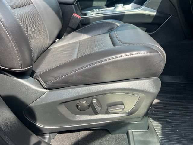 Used 2024 Ford Explorer Platinum w/ Technology Package AWD/4WD image 12