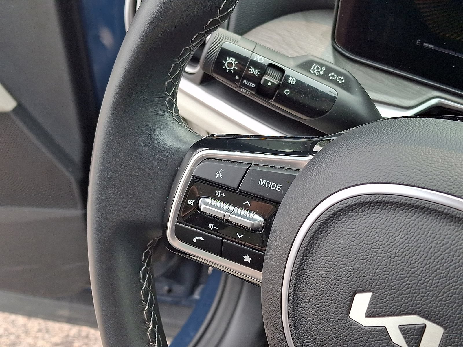Used 2025 Kia Sorento X-Line EX AWD/4WD image 21