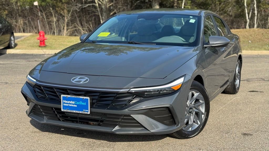 Used 2024 Hyundai Elantra SEL image 1