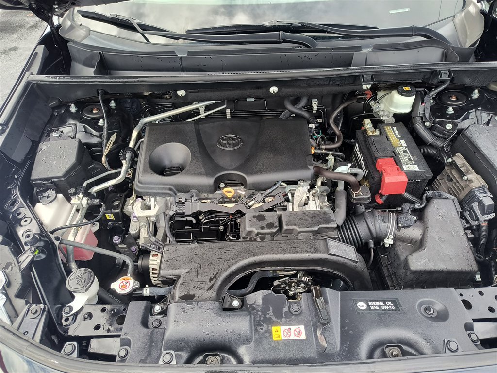 Used 2020 Toyota RAV4 LE image 31