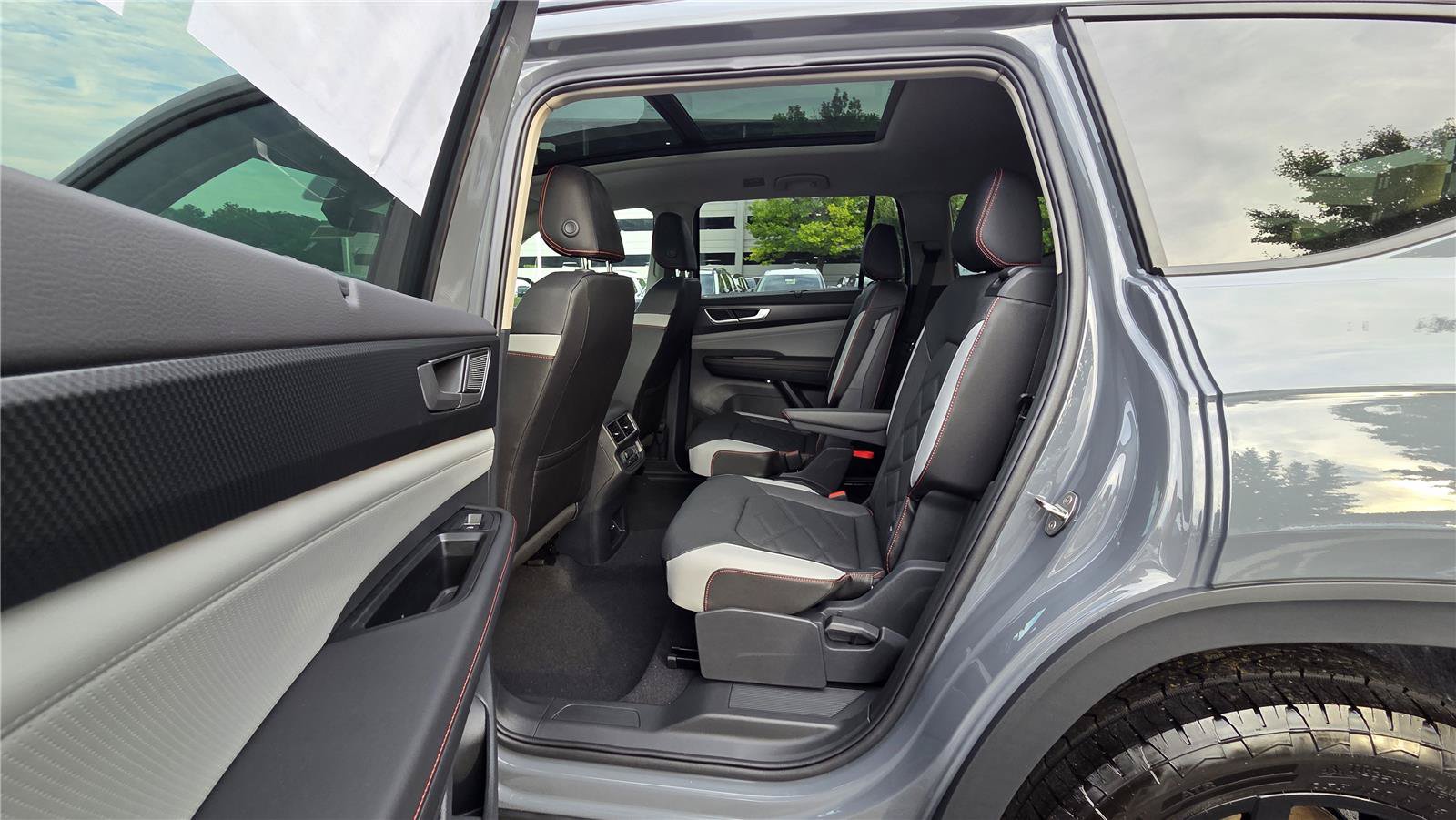 New 2026 Volkswagen Atlas Peak Edition AWD/4WD image 27