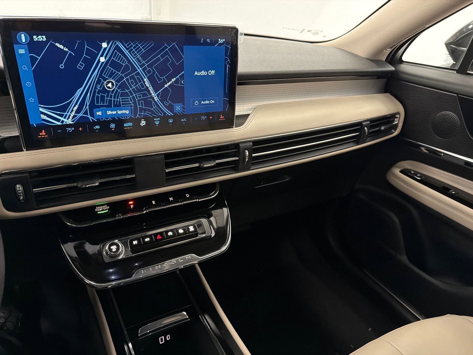 Certified 2025 Lincoln Corsair AWD image 25