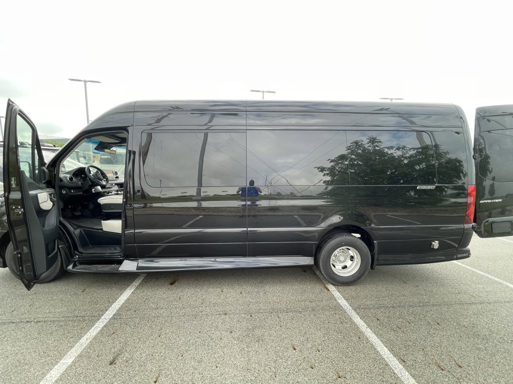 Used 2024 Mercedes-Benz Sprinter 3500 image 13