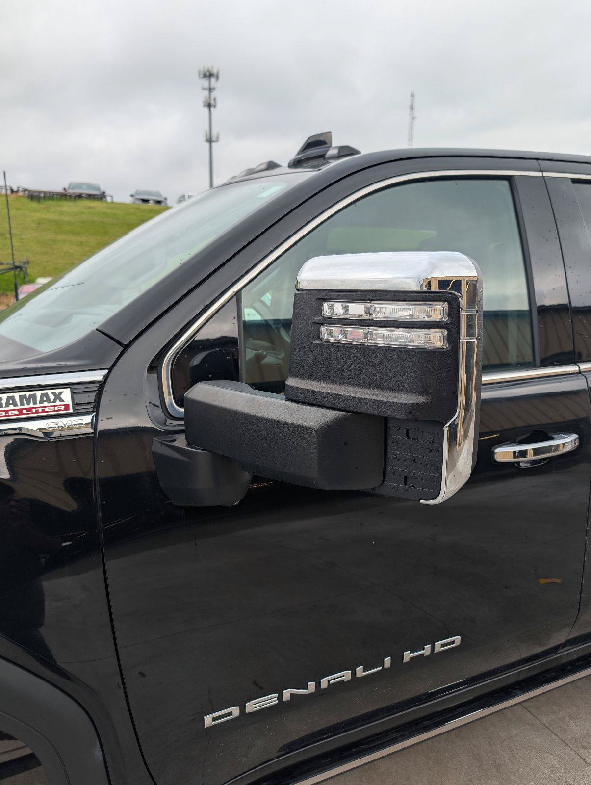 Used 2023 GMC Sierra 2500 Denali w/ Denali Black Diamond Edition AWD/4WD image 9