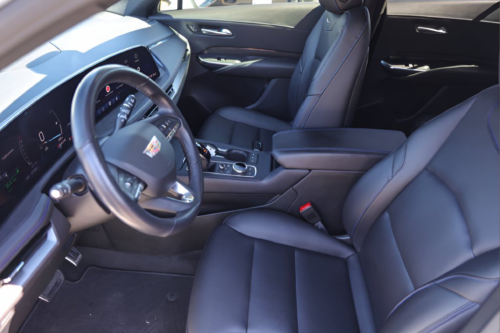 Certified 2025 Cadillac XT4 Sport FWD image 9