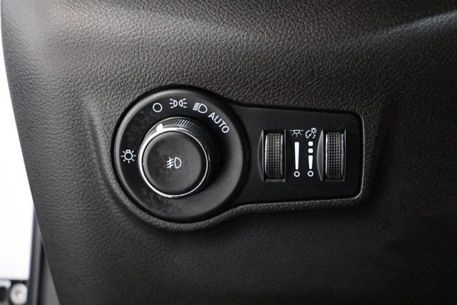 Used 2023 Jeep Compass Limited w/ Sun and Sound Group AWD/4WD image 20