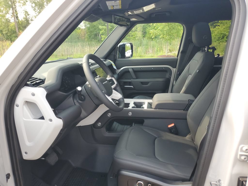 New 2026 Land Rover Defender 130 X-Dynamic SE AWD/4WD image 12