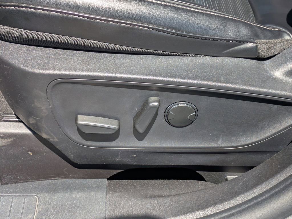 Used 2025 Ford Escape Platinum AWD/4WD image 24