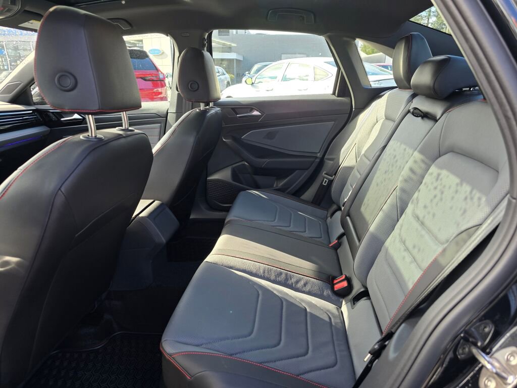 Used 2025 Volkswagen Jetta GLI Autobahn FWD image 5