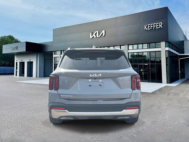 Certified 2024 Kia Sorento S FWD image 7