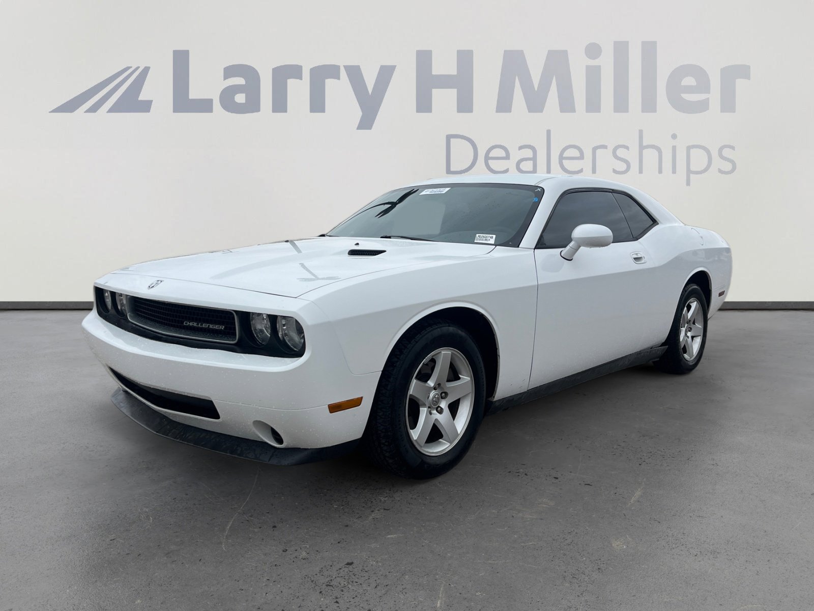 Used 2010 Dodge Challenger SE image 1