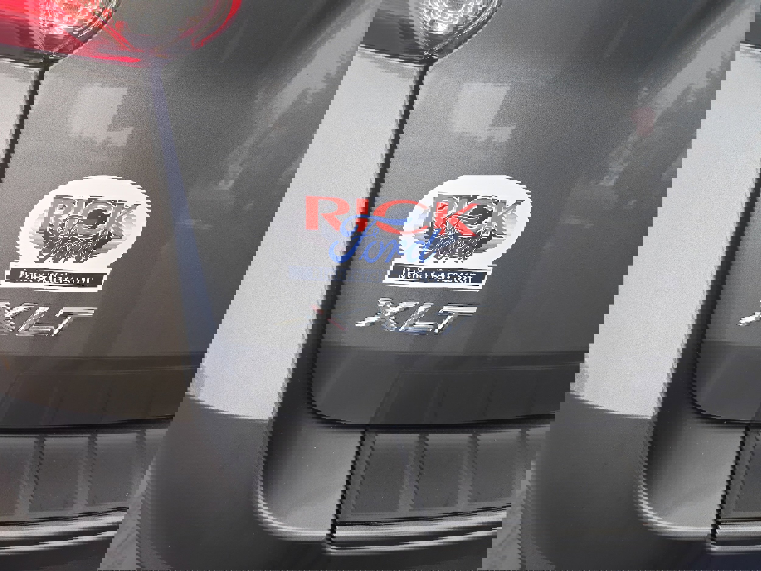 Used 2021 Ford Explorer XLT w/ Equipment Group 202A image 9