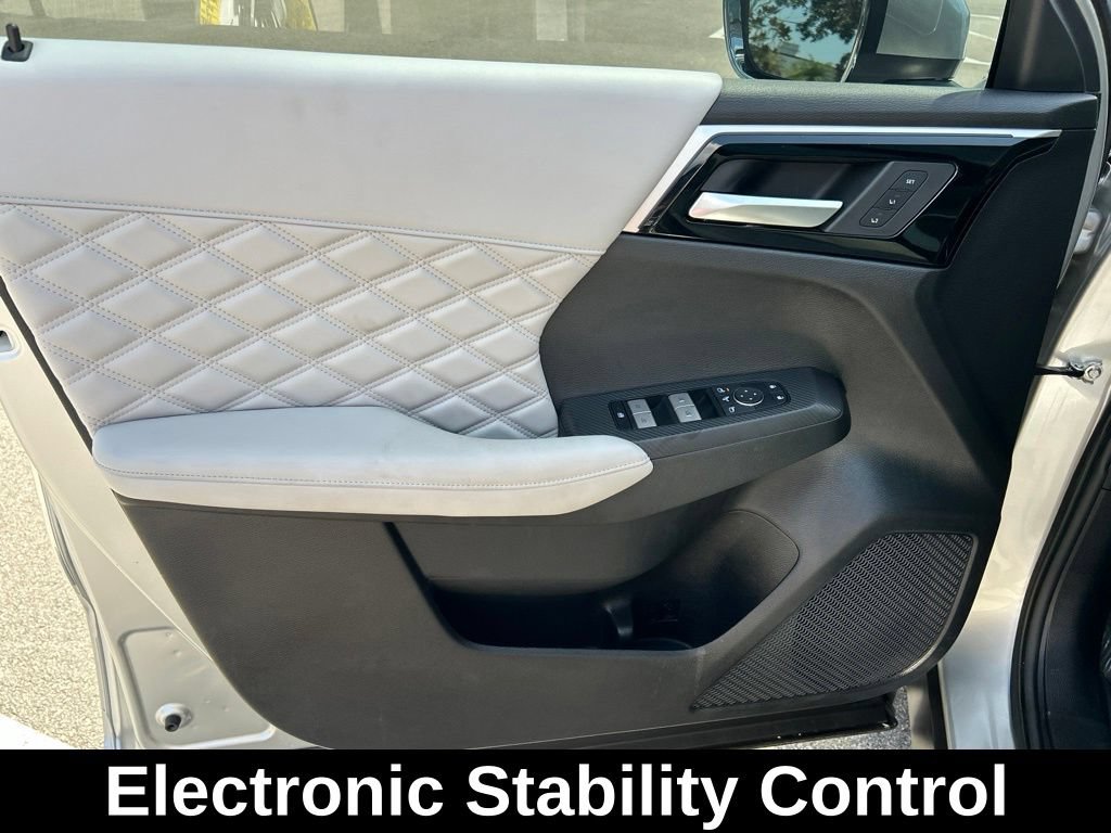 Used 2025 Mitsubishi Outlander 4WD Plug-In Hybrid image 11
