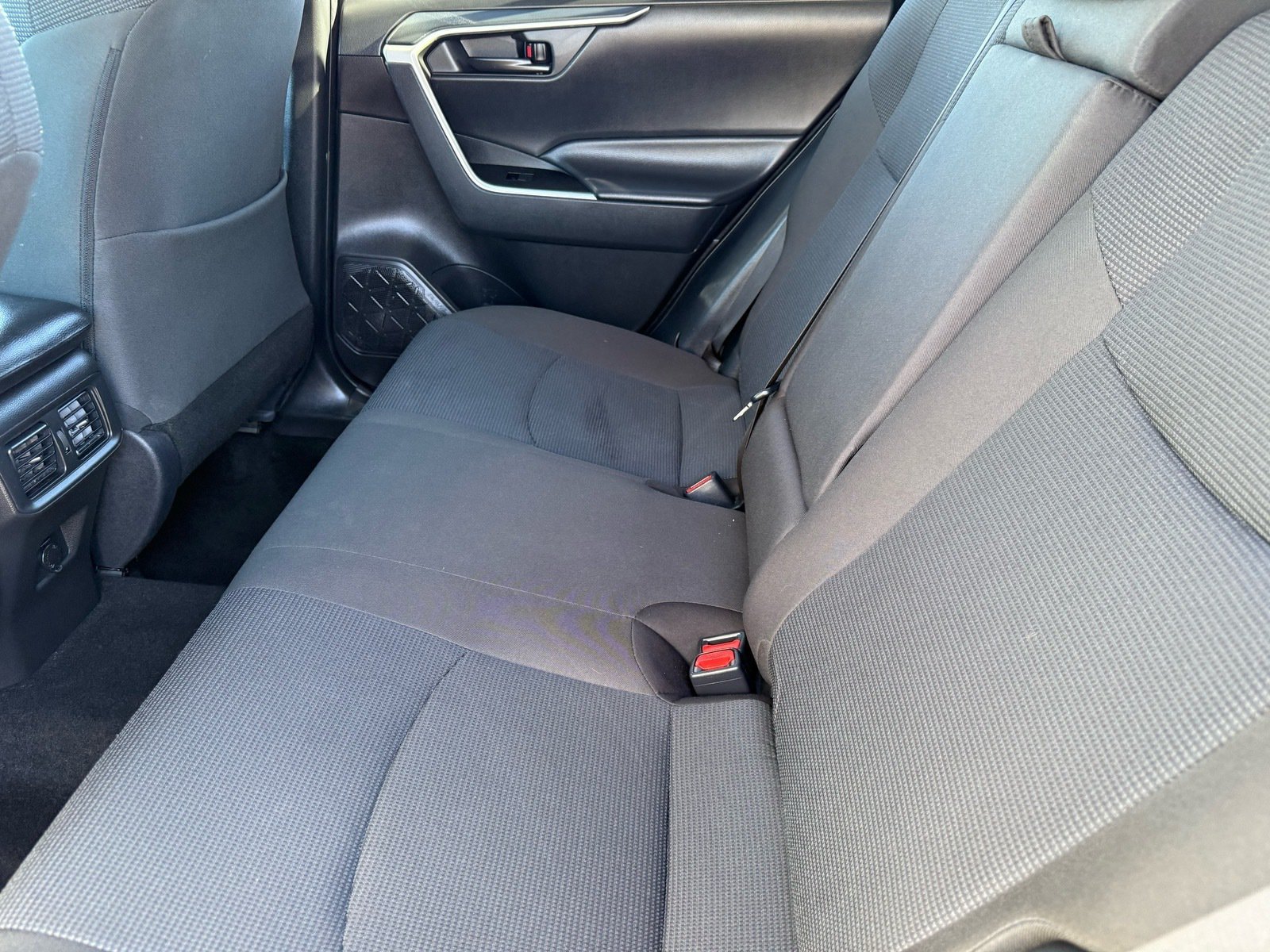 Used 2025 Toyota RAV4 LE AWD/4WD image 26