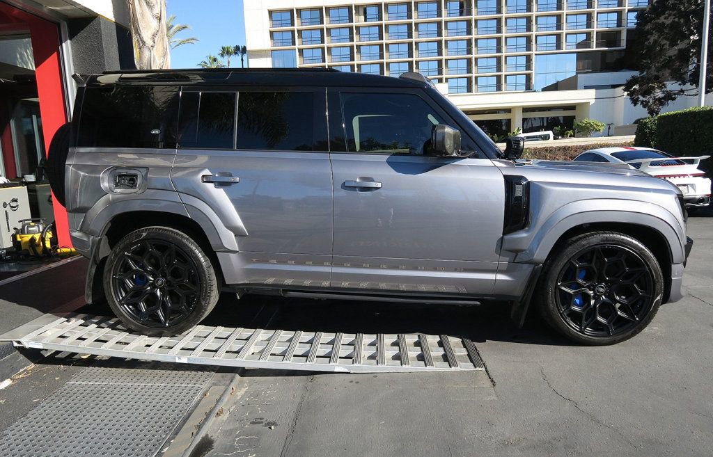 Used 2024 Land Rover Defender 110 X-Dynamic SE image 6