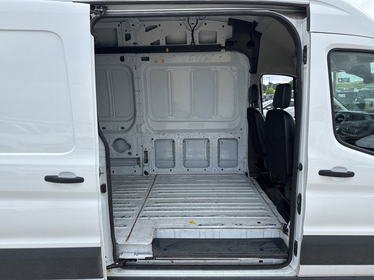 Used 2023 Ford Transit 250 148 High Roof Extended image 10