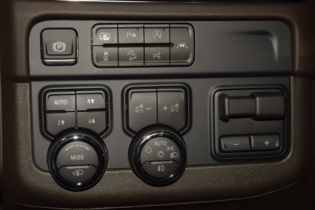 New 2026 Chevrolet Suburban Z71 w/ Z71 Off-Road Package AWD/4WD image 37