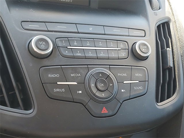 Used 2018 Ford Focus SE w/ SE Appearance Package image 19