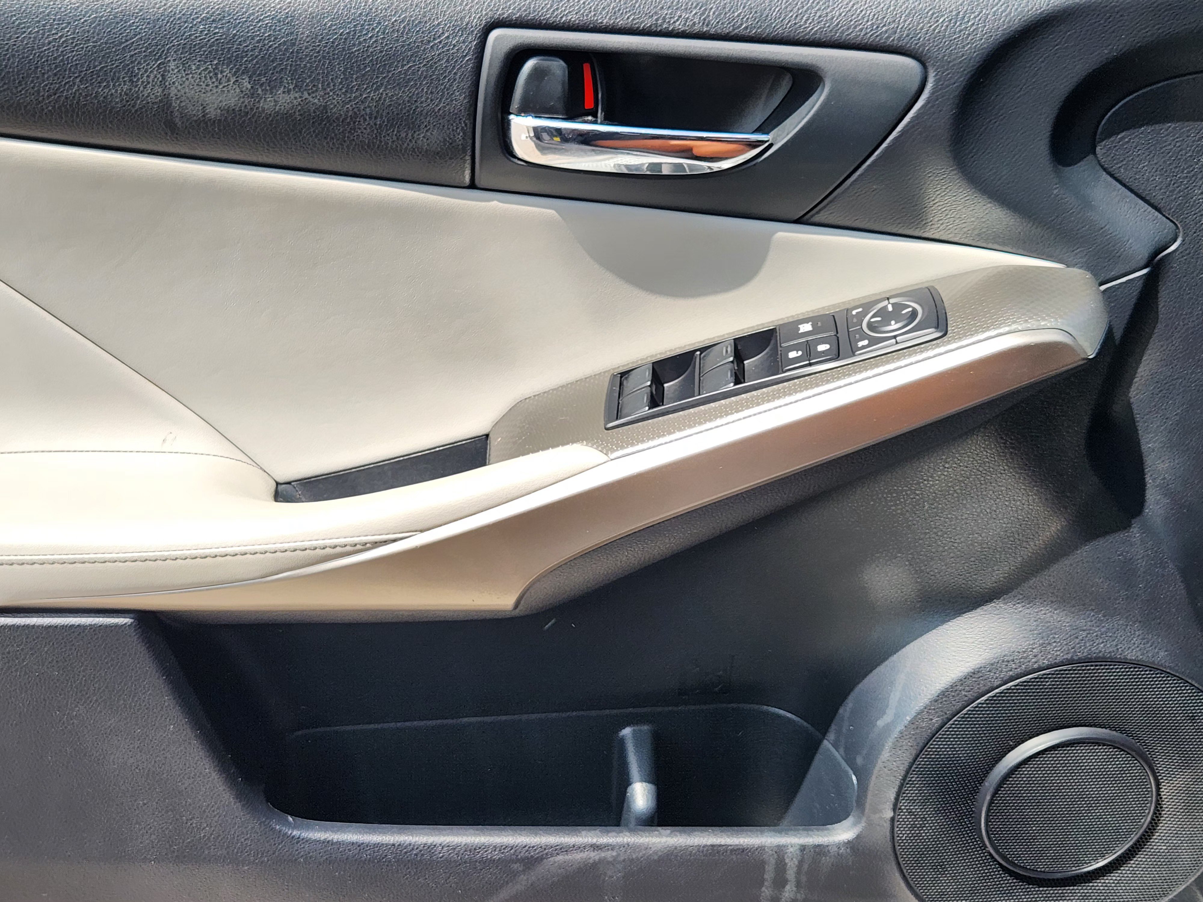 Used 2016 Lexus IS 200t w/ F Sport Package RWD image 24
