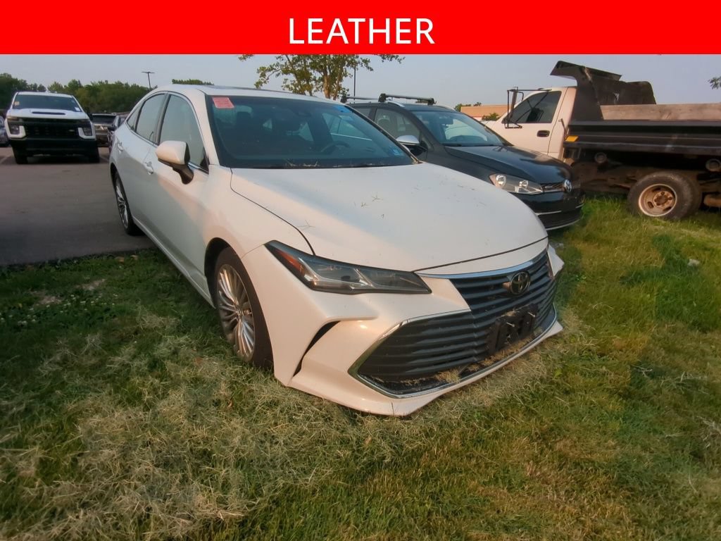 Used 2019 Toyota Avalon Limited w/ Four Season Floor Mat Package FWD image 3