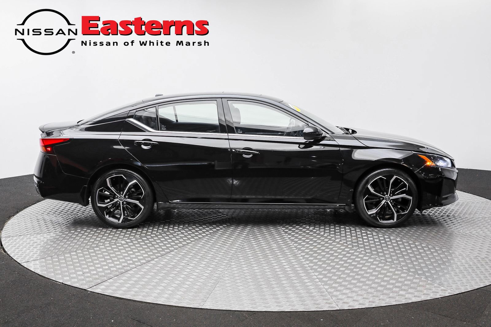 Used 2023 Nissan Altima 2.5 SR w/ SR Premium Package image 4