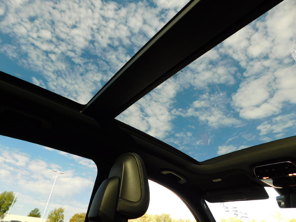 Used 2023 Mercedes-Benz GLC 300 4MATIC image 3