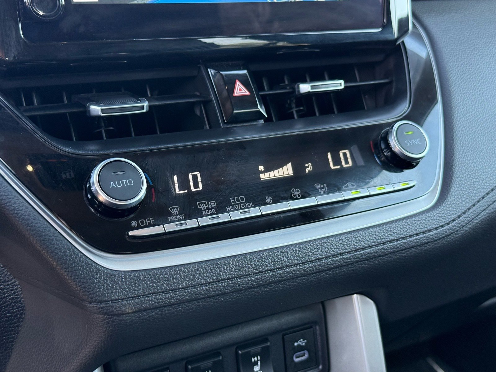 Used 2025 Toyota Corolla Cross XLE FWD image 23