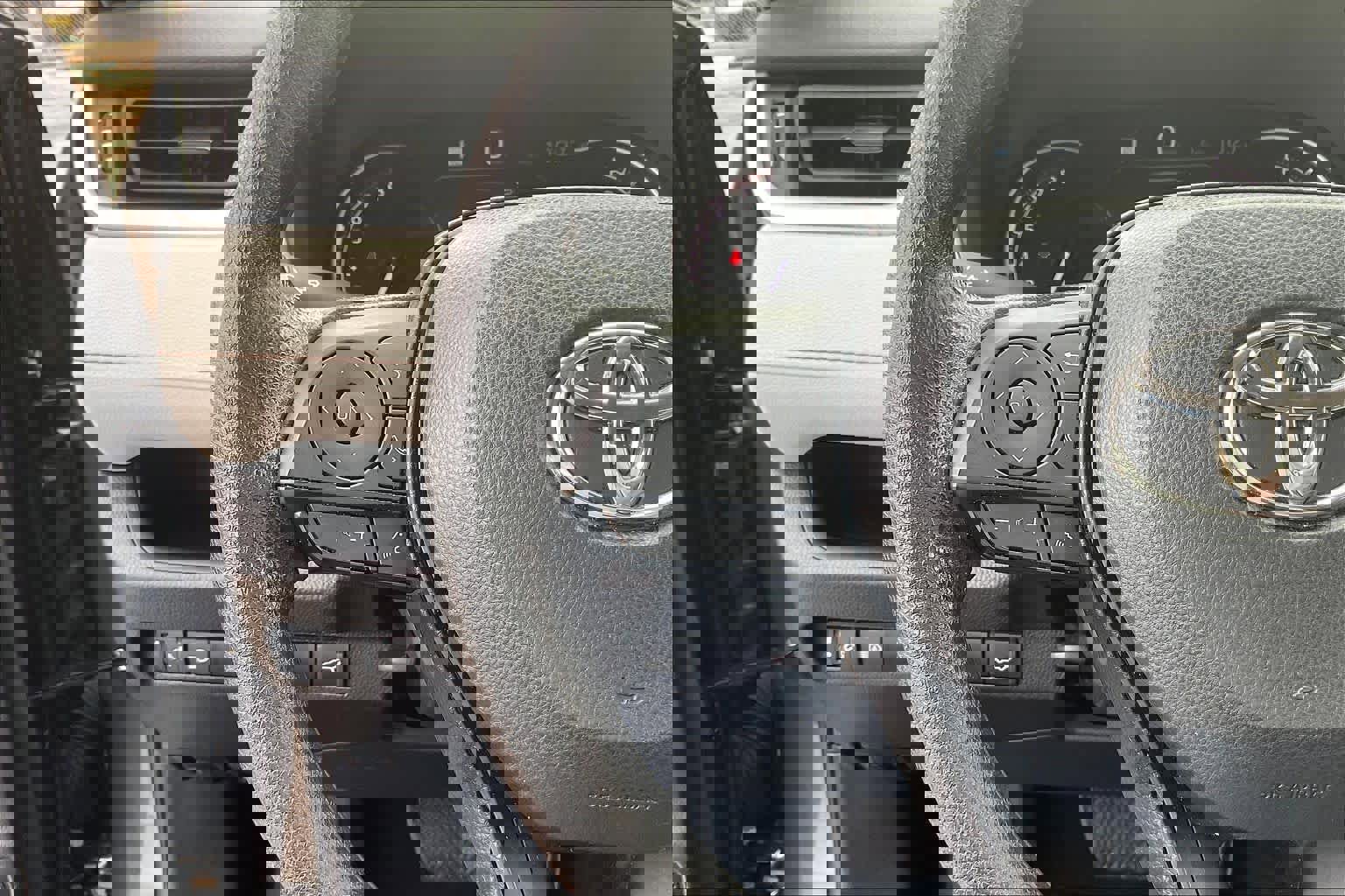 Used 2024 Toyota RAV4 XLE image 22