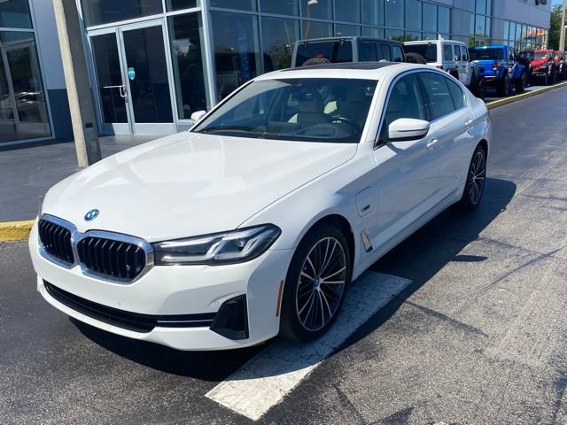 Used 2023 BMW 530e w/ Premium Package RWD image 4