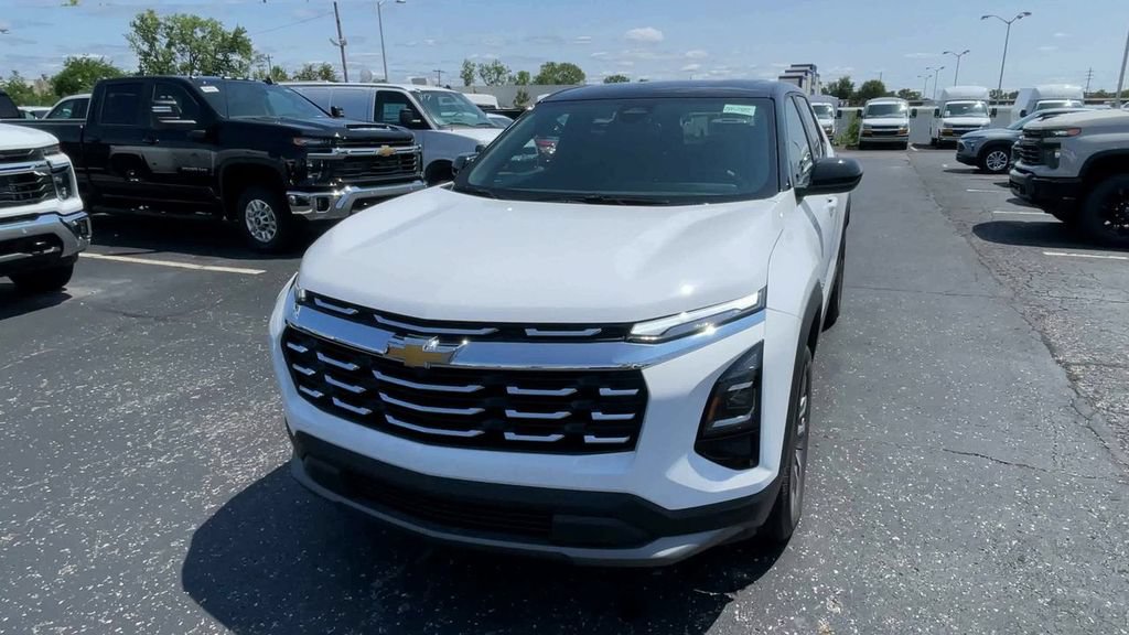 New 2026 Chevrolet Equinox LT w/ LPO, Floor Liner Package AWD/4WD image 5