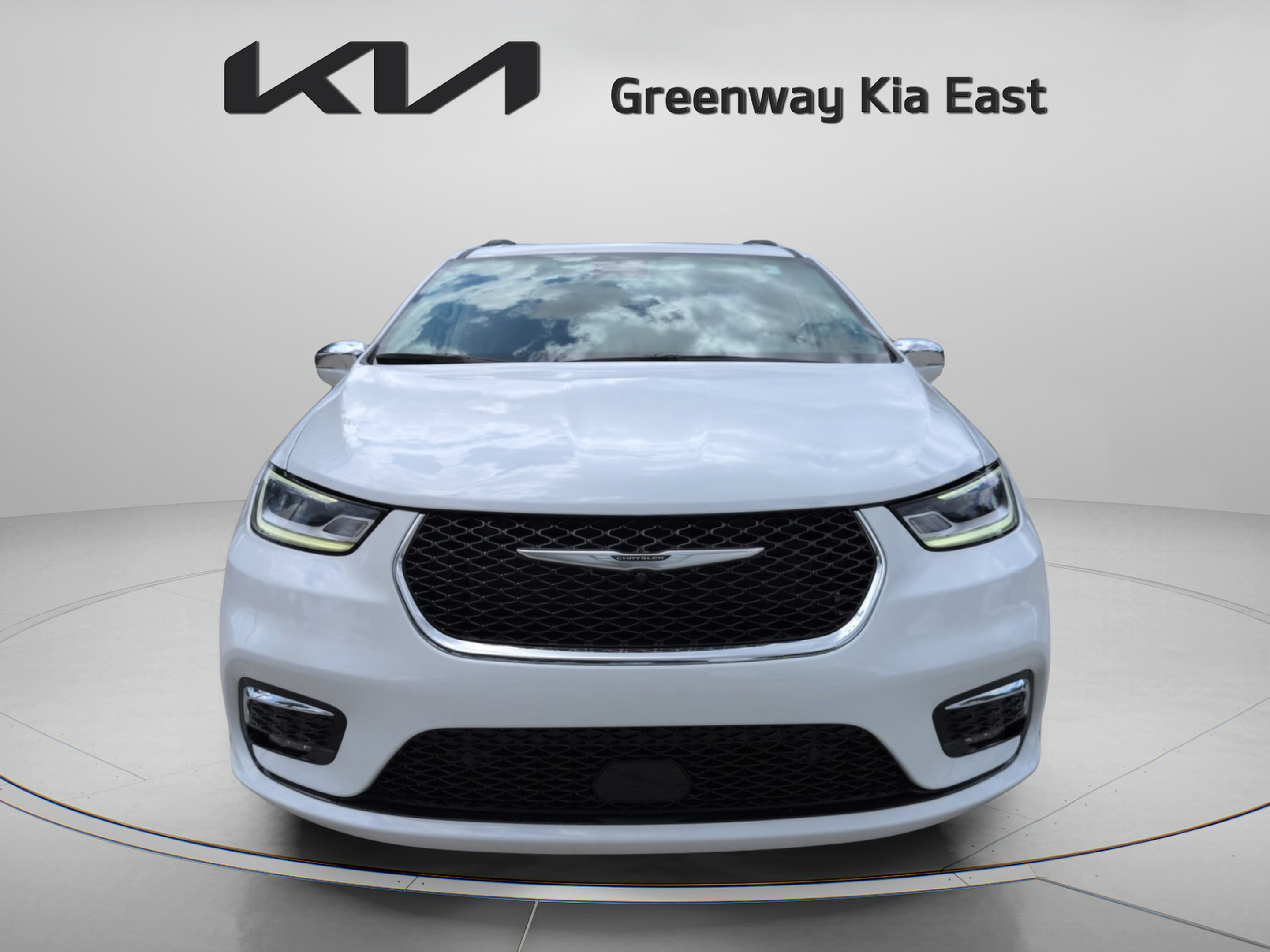 Used 2022 Chrysler Pacifica Limited AWD/4WD image 11