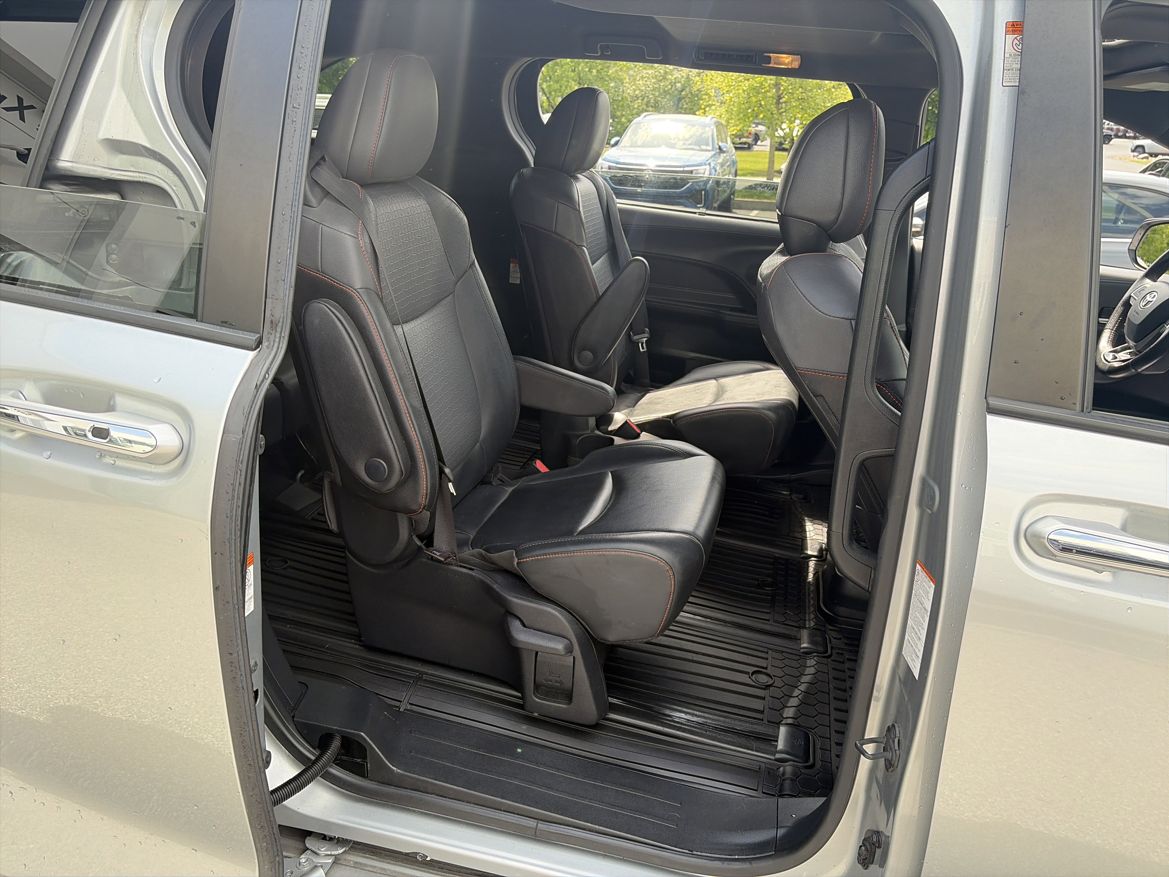 Used 2022 Toyota Sienna XSE AWD/4WD image 30