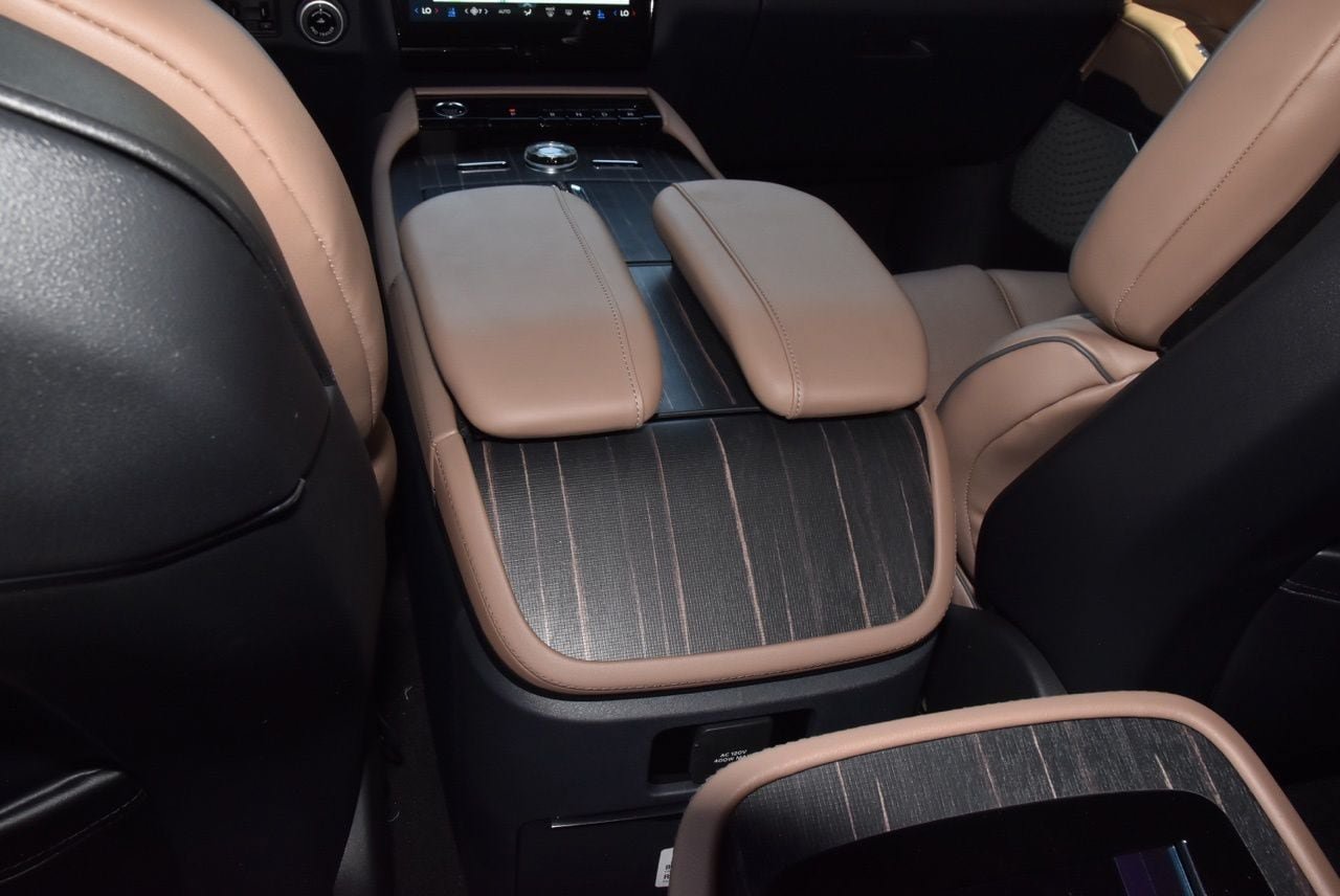 New 2027 Lincoln Navigator Black Label AWD/4WD image 19