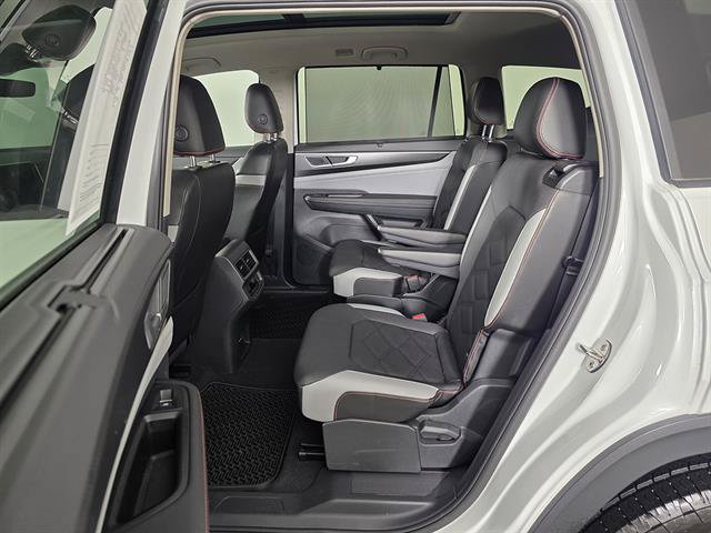 Used 2024 Volkswagen Atlas Peak Edition SEL AWD/4WD image 27