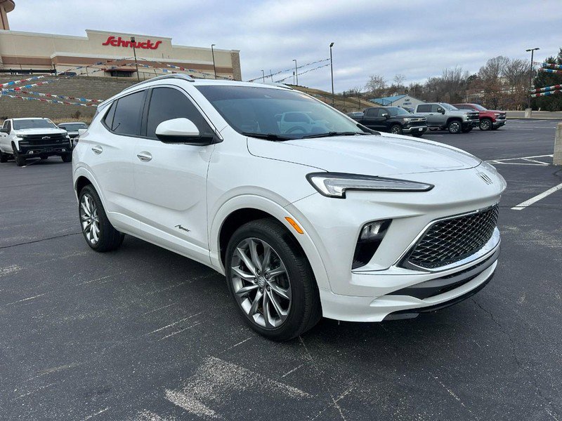 Used 2024 Buick Encore GX Avenir image 2