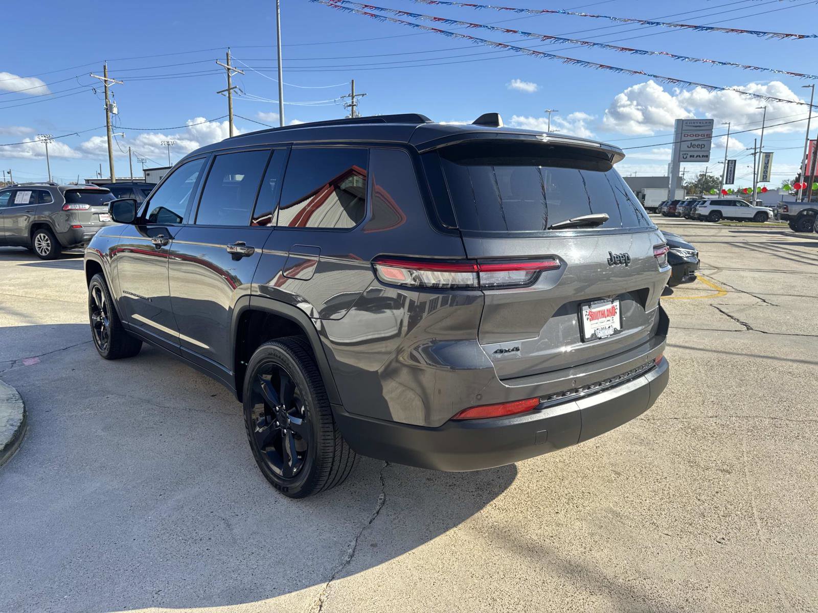 Used 2024 Jeep Grand Cherokee L Altitude image 5