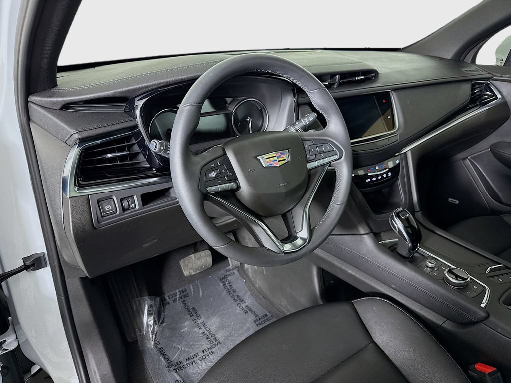 Used 2025 Cadillac XT6 Luxury FWD image 10