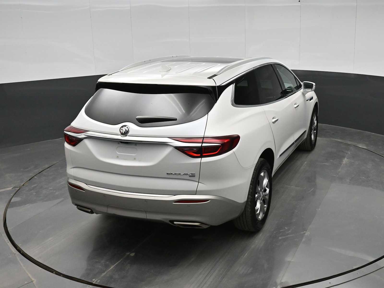 Used 2019 Buick Enclave Avenir w/ Avenir Technology Package AWD/4WD image 28