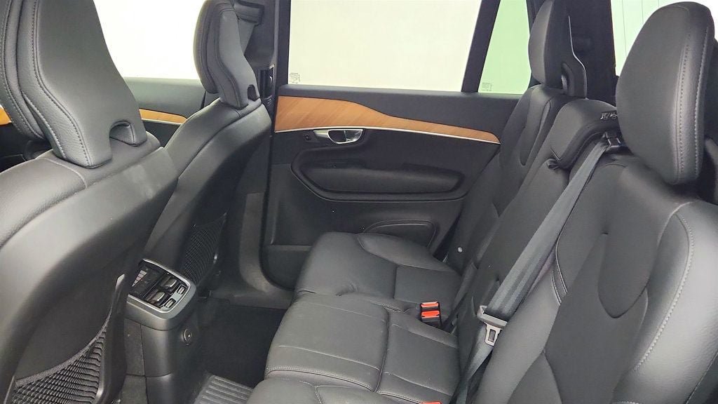 Used 2025 Volvo XC90 T8 Plus w/ Protection Package Premier AWD/4WD image 18